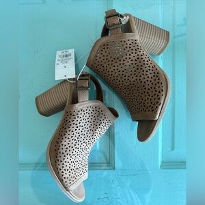 Universal Thread Cut Out Open Heeled Booties with ankle strap in Cognac Size 8.5